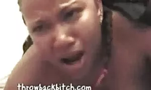 කළු පැහැති ලේන්සුවක් ...